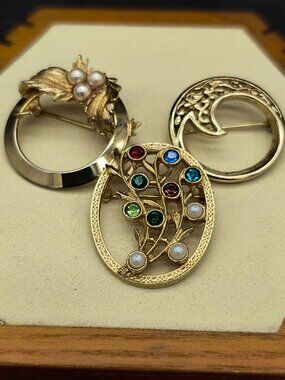 Sarah Coventry Vintage Brooch Bundle • Filigree, Faux Pearls & Colour Stones